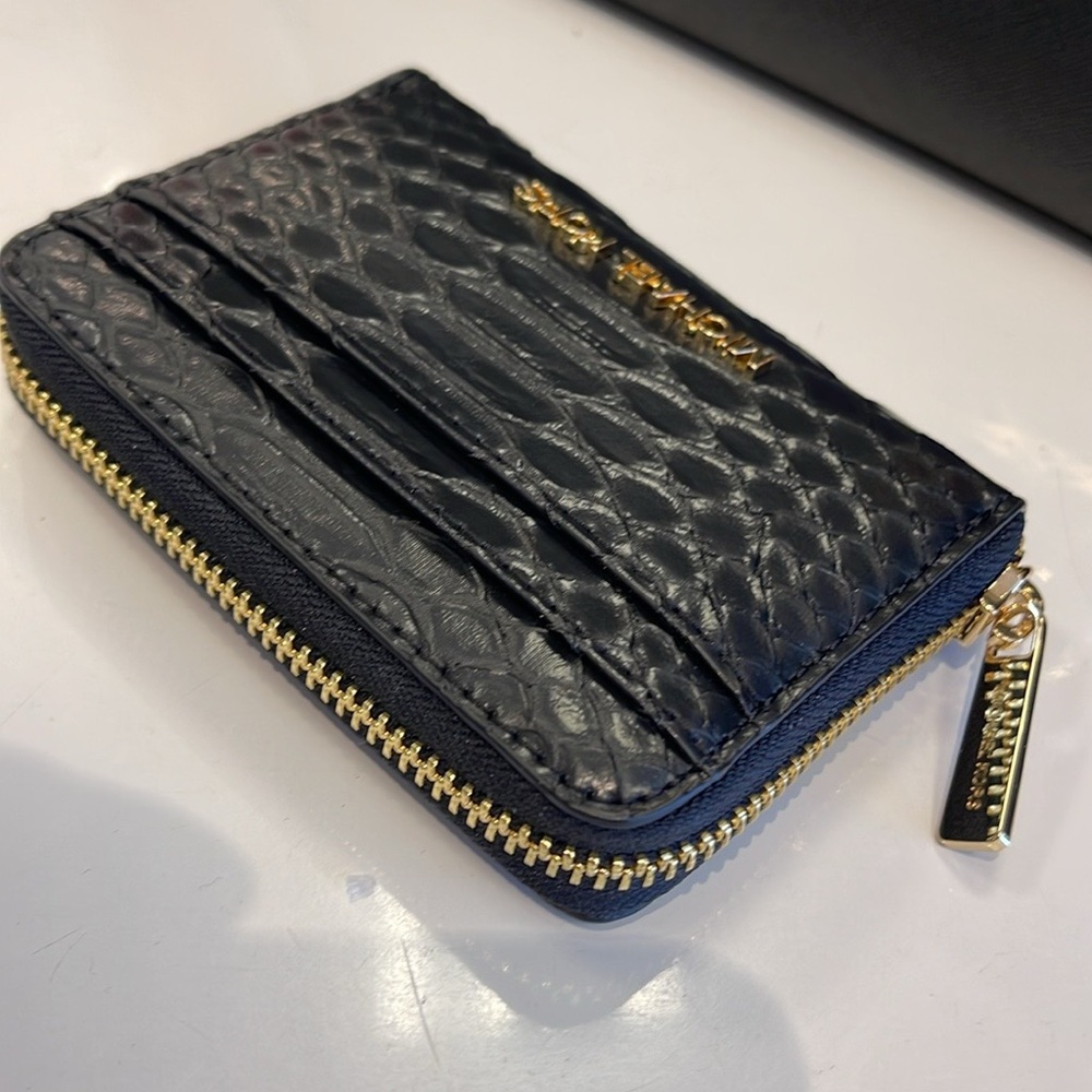 Michael Kors Women Medium Zip Around Card Case Coin Pouch Wallet Black 
NWT - Picture 4 of 16